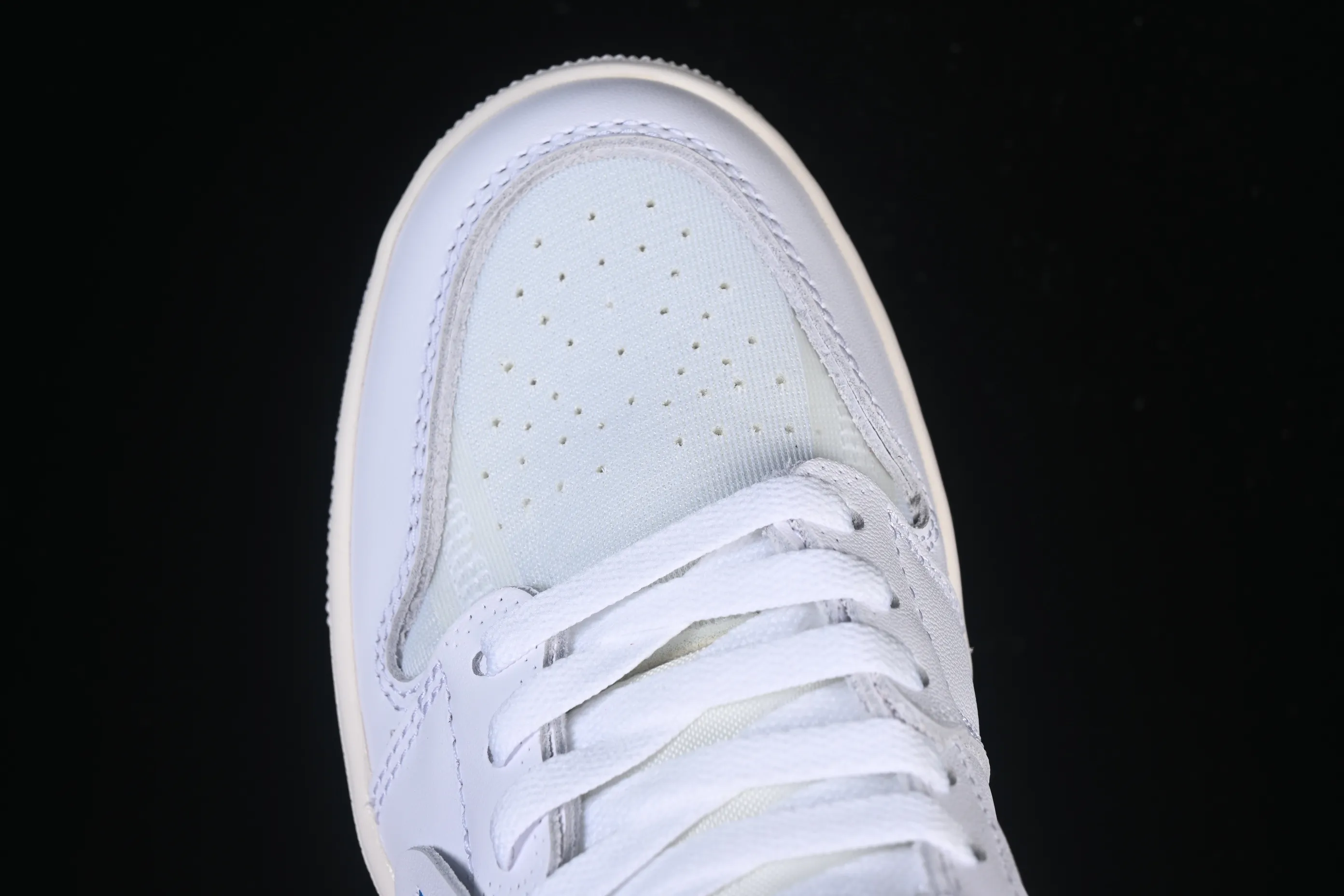 All categories Air Jordan Jordan series basketball shoes Air Jordan 1 High Pure original special offer Off White x Air Jordan OW AJ1 Joe 1 joint all-white high-top basketball shoes AQ0818-100